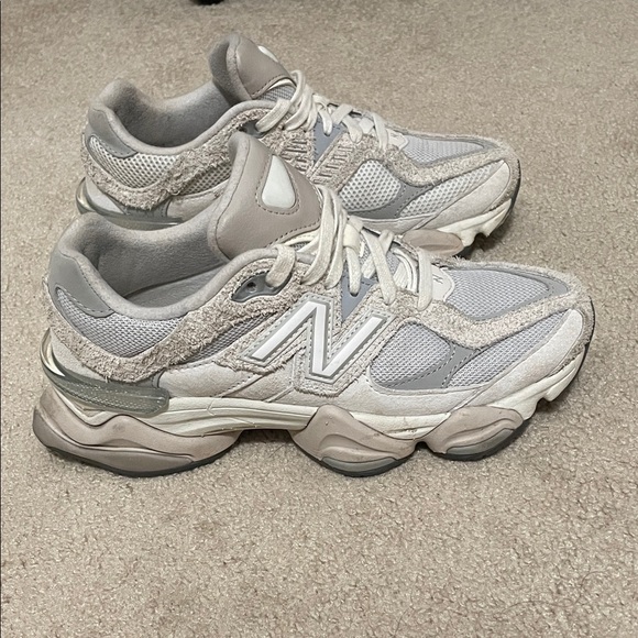 New Balance 9060 Women's Cream and Gray Sneakers size 7 - Picture 1 of 5